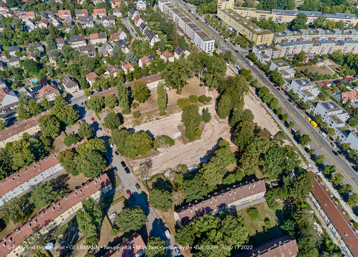 17.08.2022 - Luftbilder von der Baustelle Maikäfersiedlung in Berg am Laim